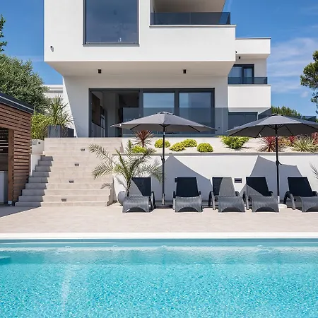 Pergosa Villa *