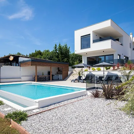 Pergosa Villa