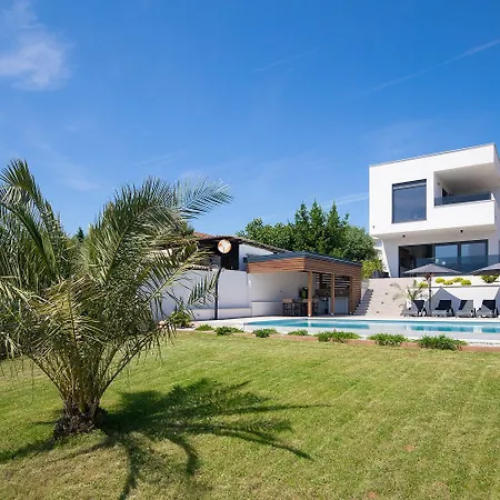 Pergosa Villa *